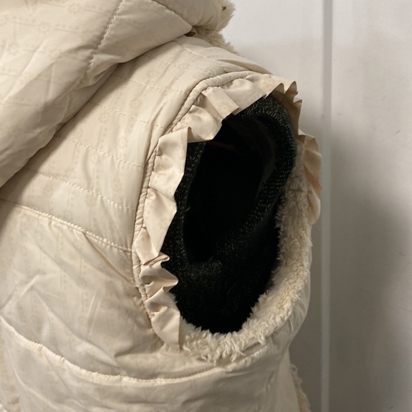 BILLABONG HOODED VEST WITH FAUX FUR LINING AND RUFFLES - Picture 14 of 16